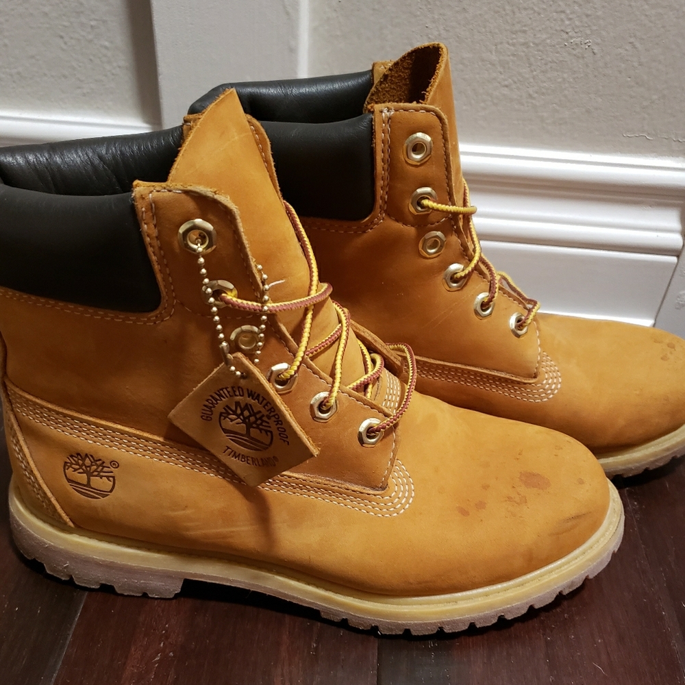 Classic Timberland Boots - Womens Size 9(Med)